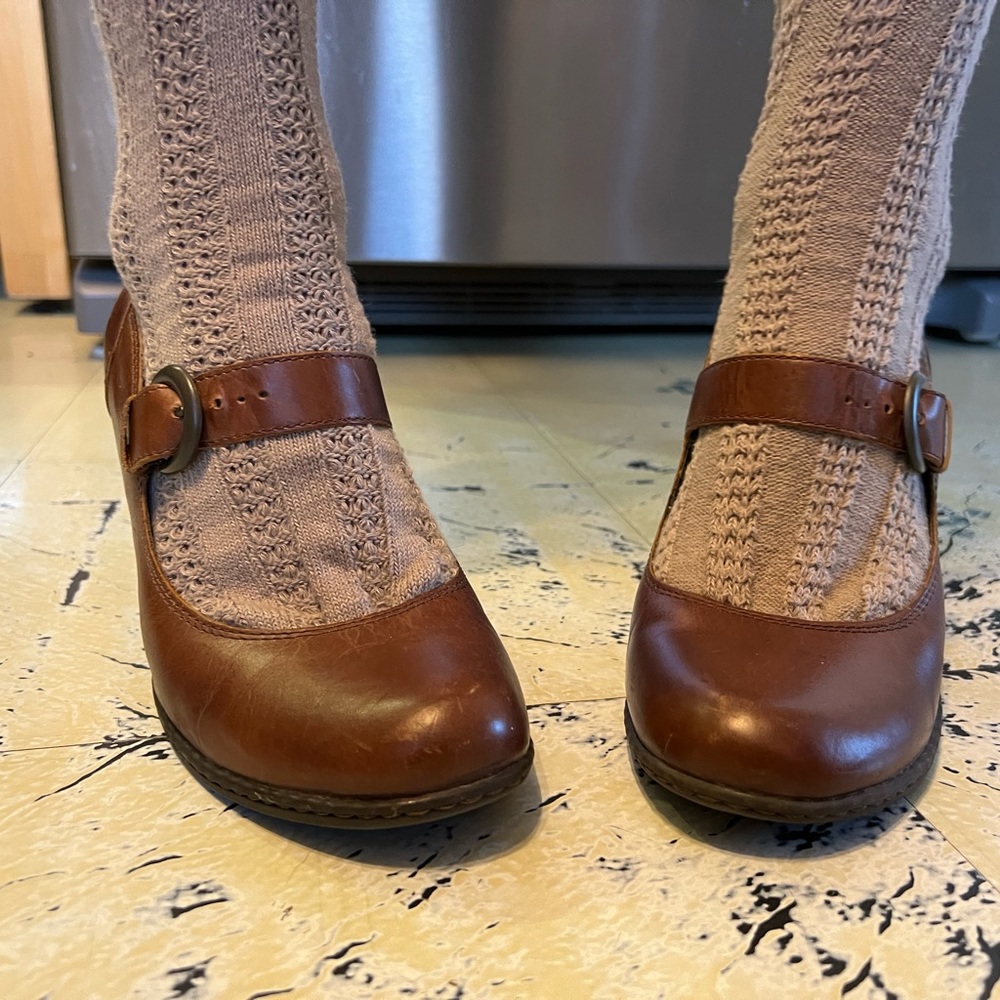 Super cute high heel Mary Jane brown leather